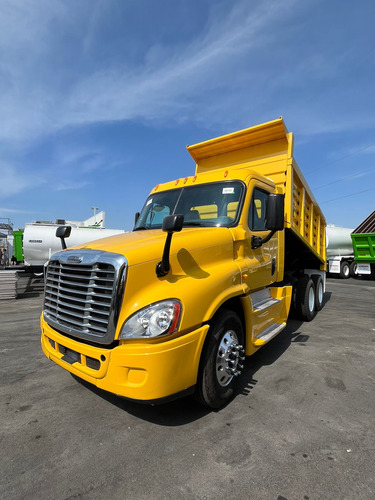 Freightliner Cascadia Volteo De 14 Mts Con Motor Cummins Isx