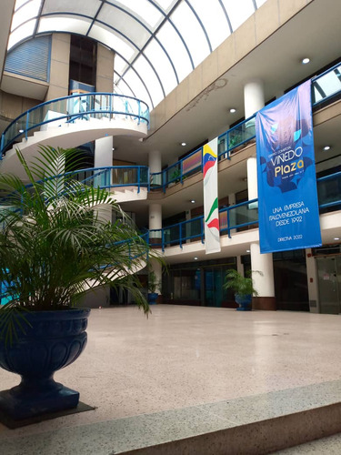 Vende Centro Comercial Avenida Bolivar De Valencia