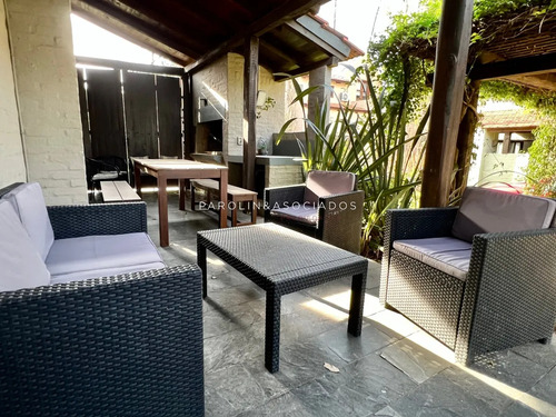 Casa En Venta De 2 Dormitorios En Barrio Privado Parque Pinares, Punta Del Este.