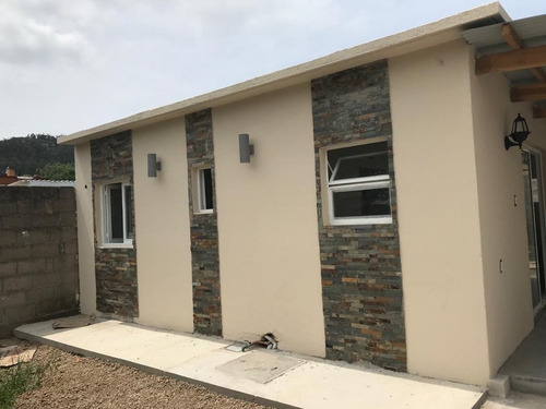 Imagen 5 de 11 de Alquilo Anual Moderna Casa Centro De Piriapolis Al Fondo Próximo A Devoto
