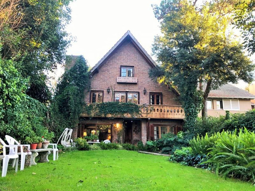 Encantadora Casa En Beccar Con Excelente Jardin.