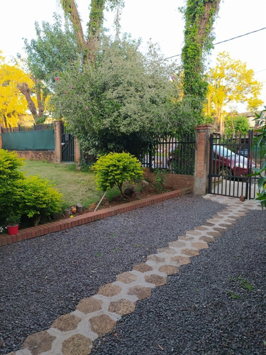 Imagen 15 de 16 de Casa Muy Buena Ubicación, 5 Ambientes Y Dependencias.