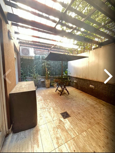 Casa 4 Ambientes En Quilmes Con Patio, Parrilla Y Cochera