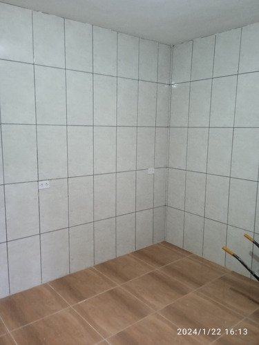 2 Casas Individuais A Do Fundo Com 4 Cômodos E Lavandcômodos