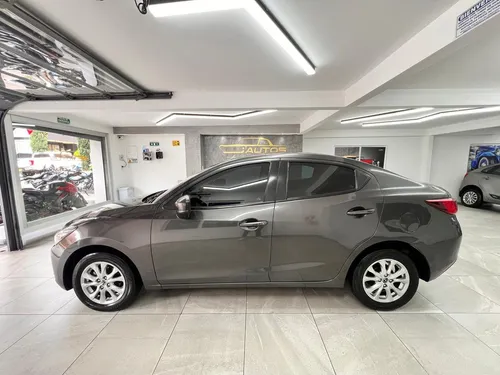 Mazda 2 Touring AT 2020