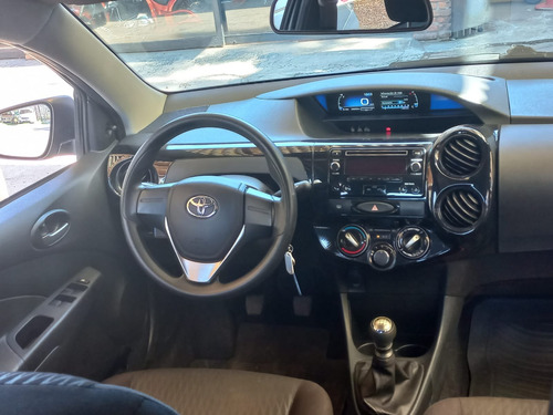 Toyota Etios 1.5 Sedan X