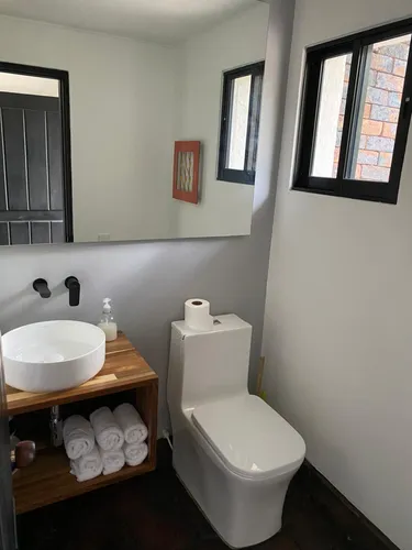 Casa En Arriendo/venta En Canelon. Cod V16453