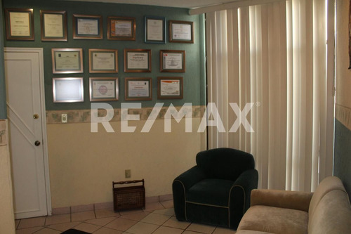 Consultorio - Comercial En Renta