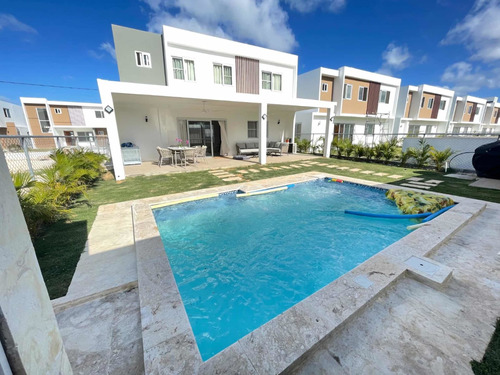 Venta De Villa De Lujo Con Piscina En Punta Cana