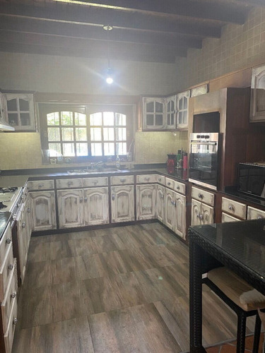 Imagen 9 de 17 de Venta De Hermoso Chalet En Ituzaingo Norte