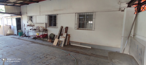 Casa Con Gran Terreno De Dos Dormitorios Y Dos Baños