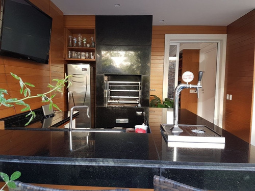 Casa No 18 Do Forte - Venda - 600m2, 5 Dormitorios Sendo 4 Suites, 4 Vagas, Piscina, Sala De Tv Com Home Theater - Cncr0010