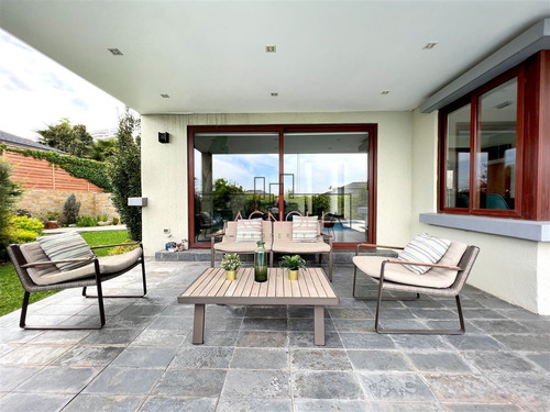 Casa En Venta De 5 Dorm. En Las Condes