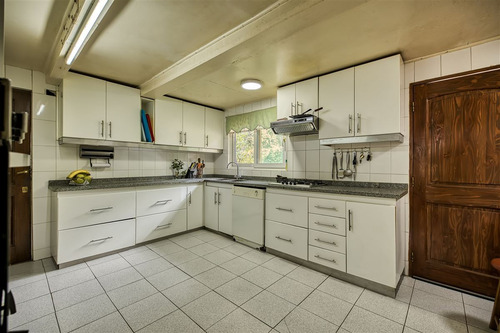Casa En Venta De 5 Dorm. En Lo Barnechea