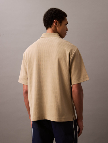 Polo De Hombre Calvin Klein Color Café Con Textura Y Botones