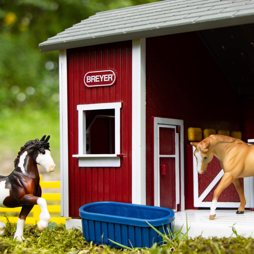 Conjunto Estável Breyer 59197 Vermelho Com 2 Cavalos E Acess