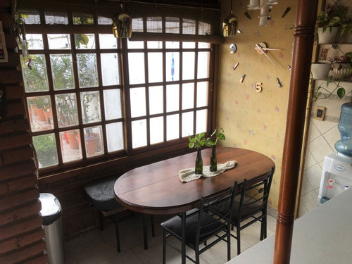Merolla Vende | Hermosa Casa De Seis Ambientes En Parque Patricios Usd 550.000