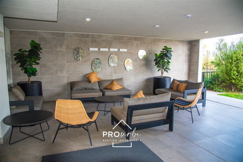 Departamento En Arriendo De 3 Dorm Con Patio Privado
