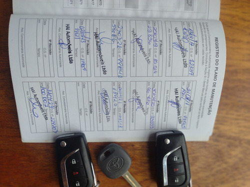 Toyota Hilux 2.7 Srv Cab. Dupla 4x2 Flex Aut. 4p