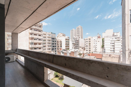 Monoambiente Con Amplio Balcón Y Cochera Descubierta En Venta - Caballito