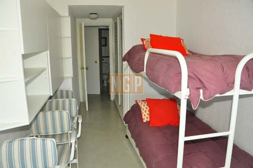 Imagen 21 de 30 de Apartamento En Mansa, 3 Dormitorios