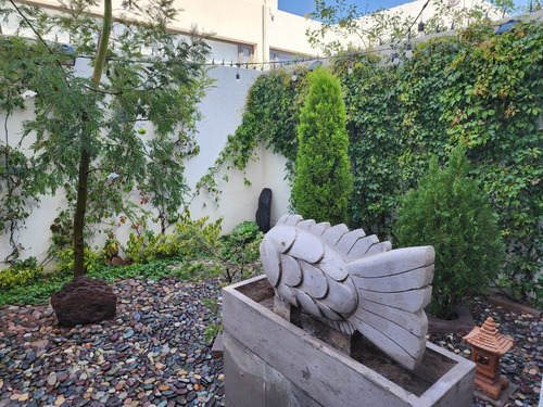 Casa En Venta Con Espacios Amplios (trato Directo)