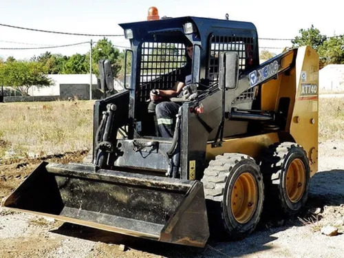 Imagen 2 de 9 de Minicargadora Xt740