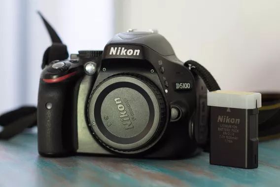 Nikon D5100 + Lente 18-55 + Pantalla Reflectora + Mochila