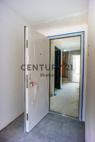 Venta Departamento Un Dormitorio República De La Sexta Con Balcón.