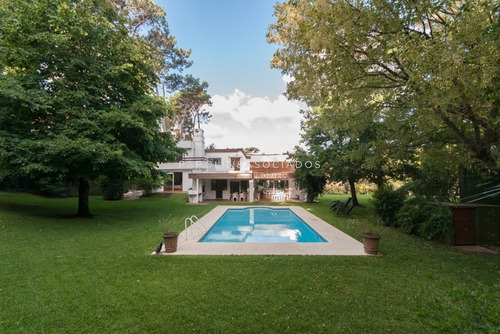 Hermosa Casa En Mansa Ideal Para Vivir Todo El Año- Ref: 2716