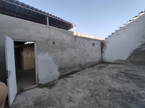 Casa En Venta Canaima Ii Guatire. 24-3741 Jt