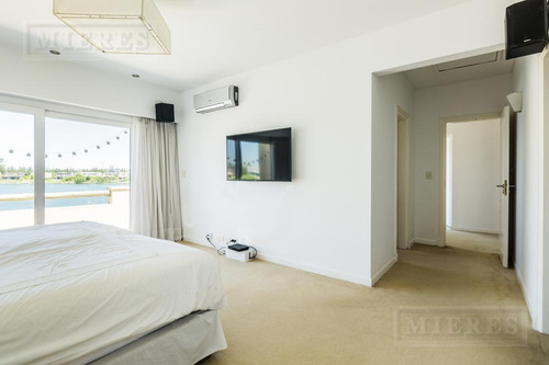 Casa En Venta Sobre Lote A La Laguna - San Agustín, Villanueva.