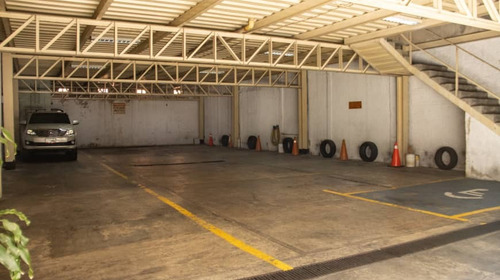 Venta Excelente Local Comercial En El Boulevar De Sabana Grande Bv