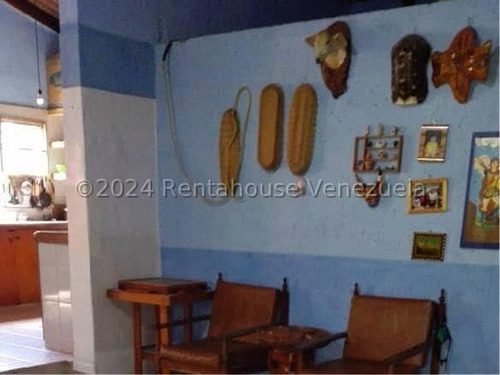 Casa En Venta En Higuerote 429mt2 5d 2b 6p