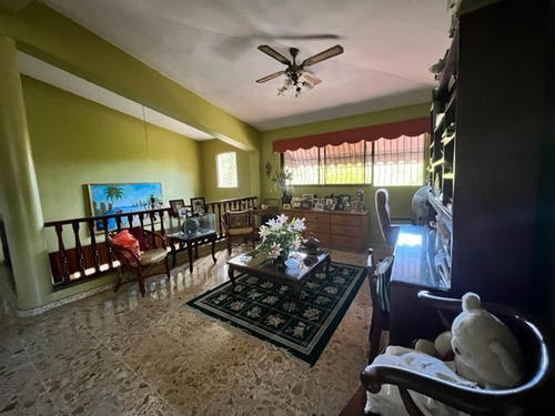 Casa En Venta En La Castellana De 3 Habitaciones