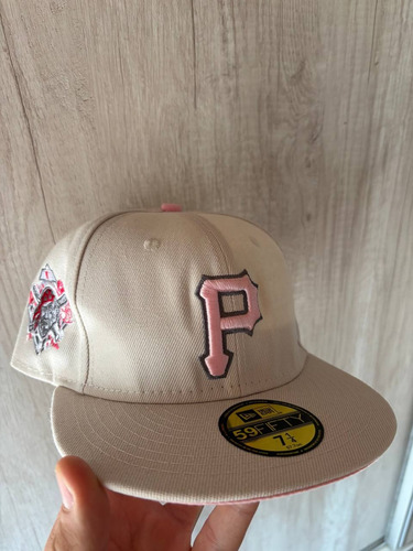 Gorra New Era Mother's Day New Era Khaki 2023 59fifty Crema 7 1/4 Pittsburgh Pirates