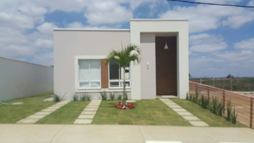 Imagem 1 de 14 de Casas 2/4 Com Laje Em Condom, Na Rua Principal Do Bairro Sim