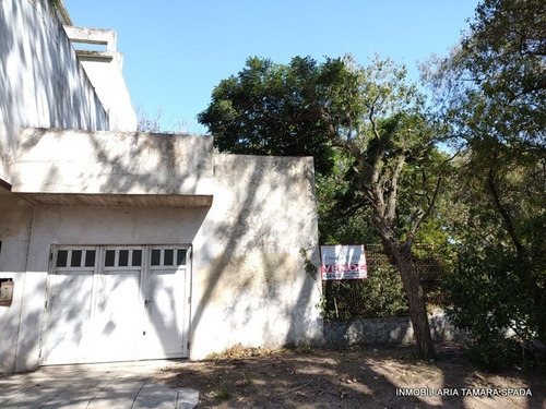 Lote Con Cochera, A Metros De Jardin Y Colegio Modelo, Toma Propiedad De Menor Valor En Parte De Pago