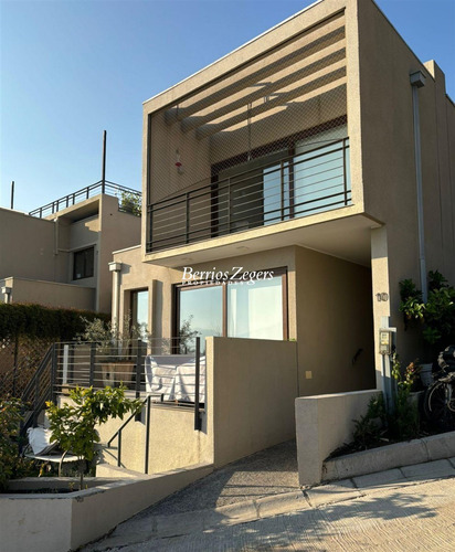 Casa En Venta De 4 Dorm. Lo Barnechea Townhouse Oportunidad