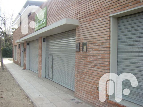 Imagen 7 de 17 de Local - La Plata