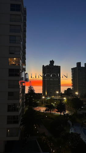 Venta - Oportunidad - Complejo Lincoln Center - Punta Del Este - 3 Dormitorios Y Dependencia De Servicio - Reciclado