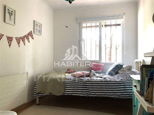 Casa En Venta De 5 Dorm. En Curicó