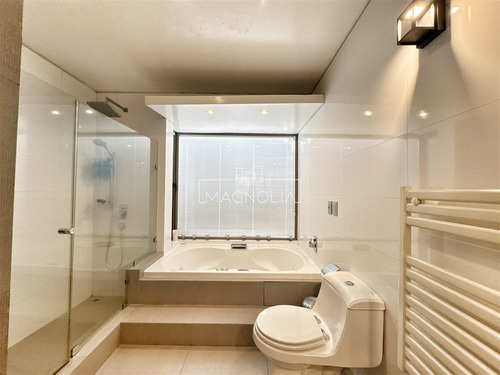 Casa En Arriendo De 7 Dorm. En Las Condes