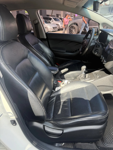 Kia CERATO PRO 1.6l Mecánico
