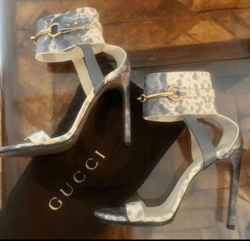 Vendo Sandália Salto Gucci