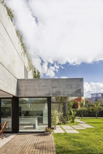 Imagen 10 de 11 de Casa En Venta En Santa Catalina Con Salida Al Río. 8 Ambientes. Villanueva Tigre