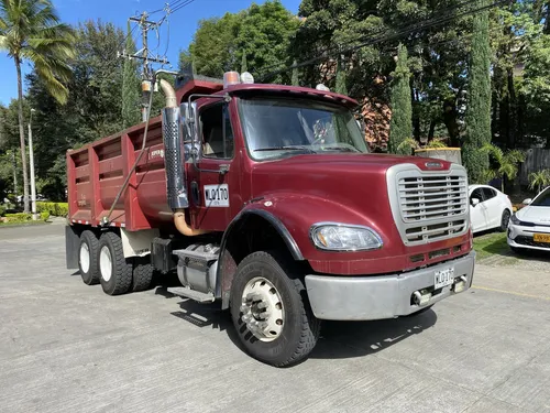 comprar Volquetas Freightliner M2-112 2014