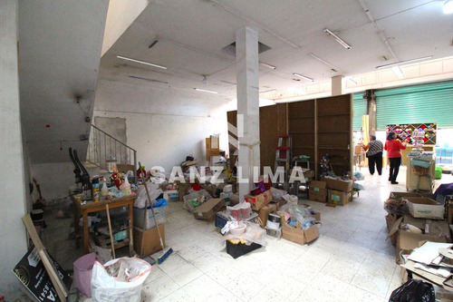 Centro Mercado: Amplio Local En Zona Con Alto Flujo Peatonal.