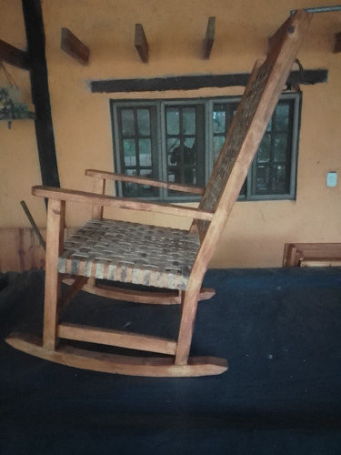 Sillon Mecedor De Algarrobo Artesanal Con Cuero De Vaca Marrón Cuero De Vaca