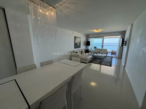 Apartamento En Venta De 3 Dormitorios Con Vista Al Mar En Icon Tower, Punta Del Este